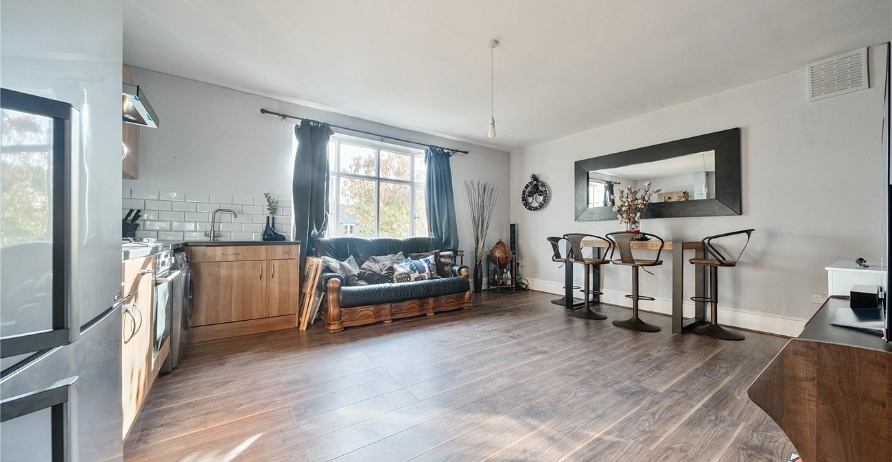 2 bedroom property for sale in London | Robinson Jackson