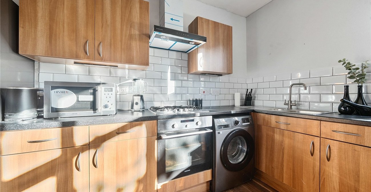 2 bedroom property for sale in London | Robinson Jackson