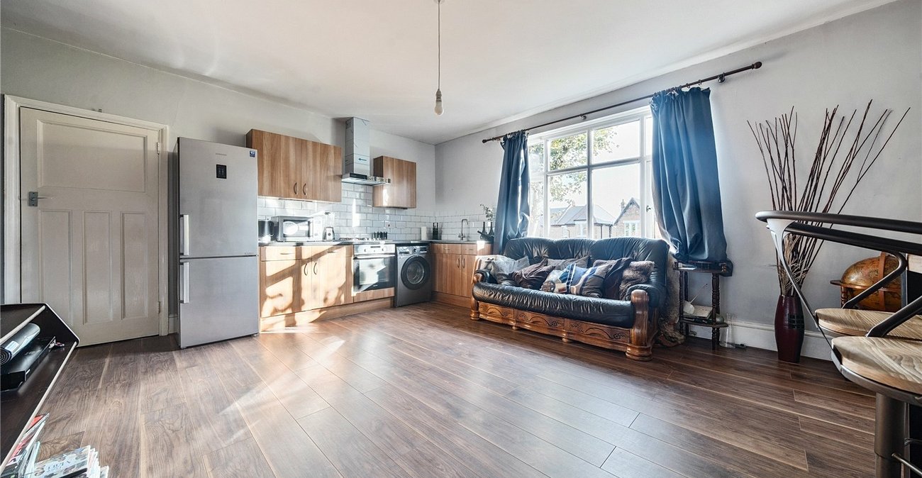 2 bedroom property for sale in London | Robinson Jackson