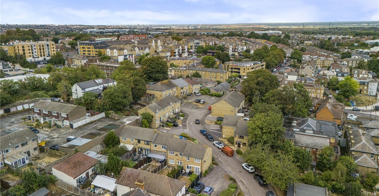 3 bedroom house for sale in West Dartford | Robinson Jackson