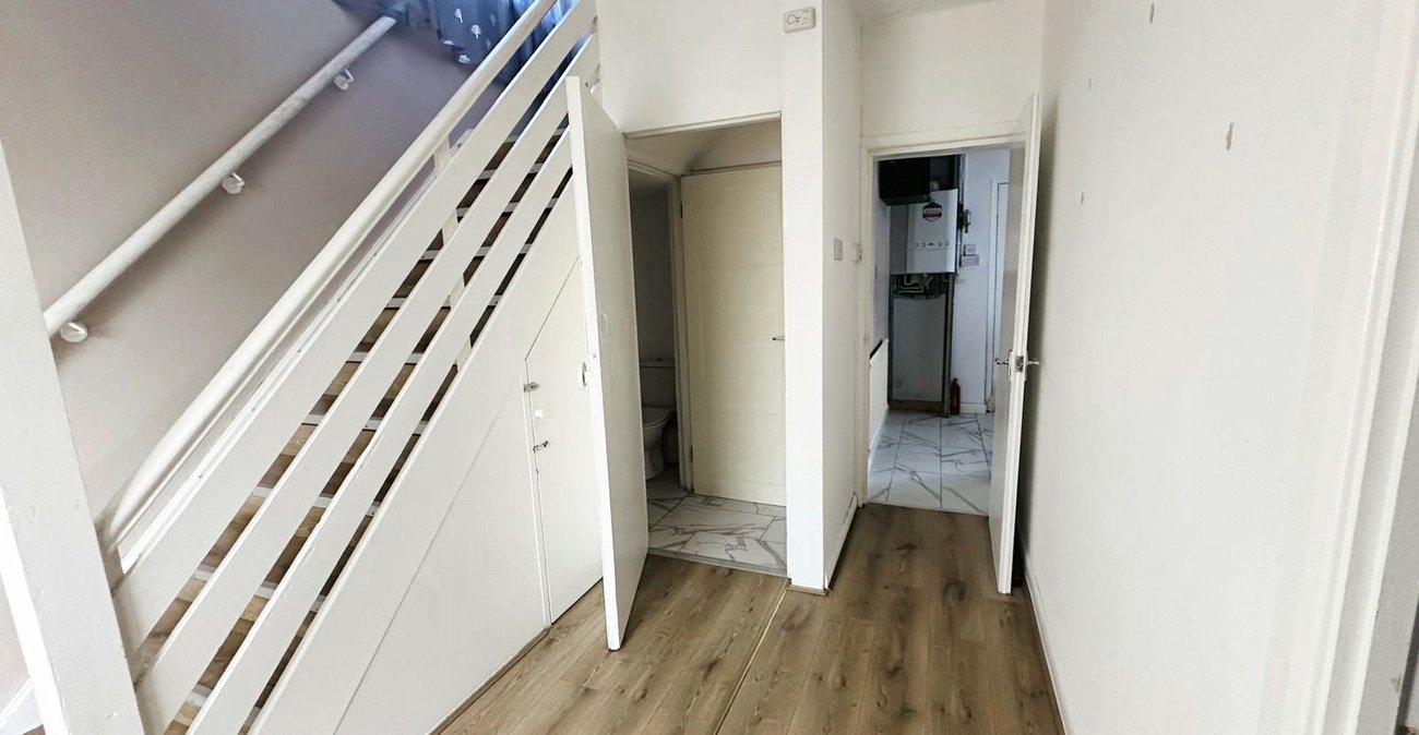 3 bedroom house for sale in Bromley | Robinson Jackson