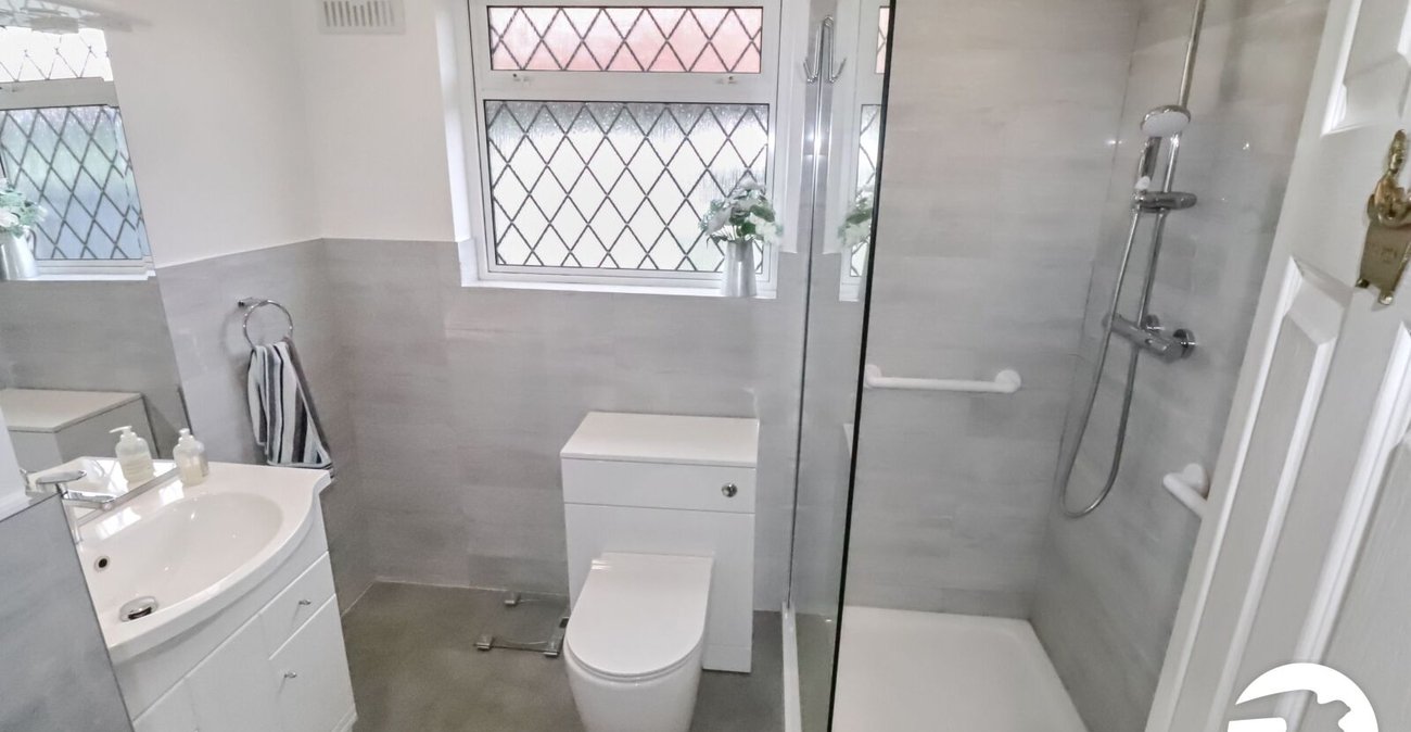 2 bedroom bungalow for sale in Belvedere | Robinson Jackson