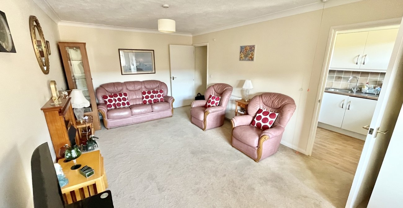 1 bedroom property for sale in Hatherley Crescent | Robinson Jackson