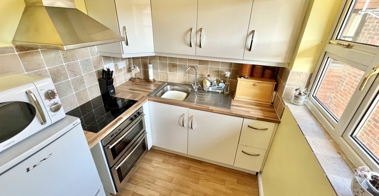1 bedroom property for sale in Hatherley Crescent | Robinson Jackson