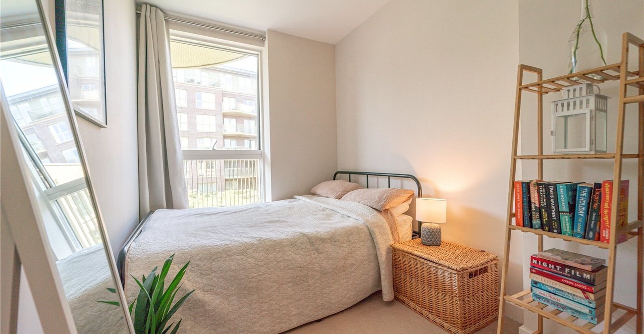 2 bedroom property for sale in London | Robinson Jackson