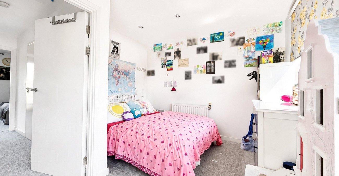 3 bedroom house for sale in London | Robinson Jackson