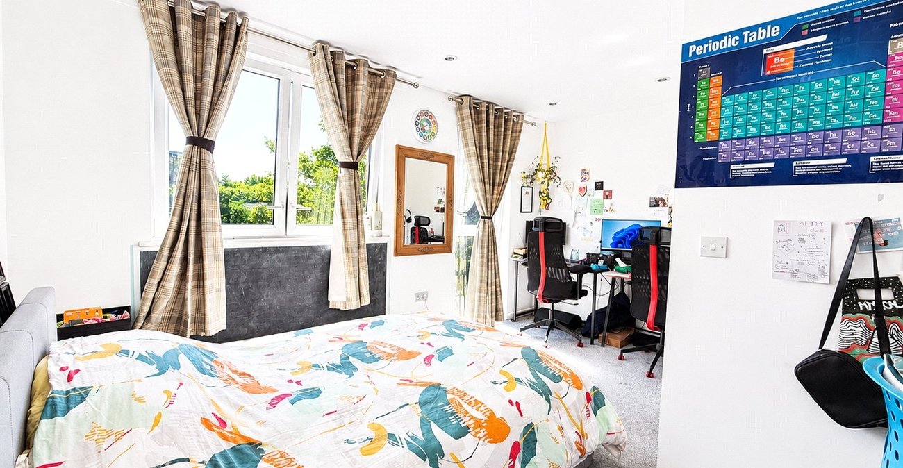 3 bedroom house for sale in London | Robinson Jackson