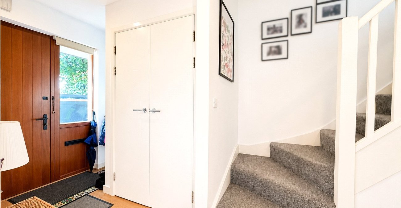 3 bedroom house for sale in London | Robinson Jackson