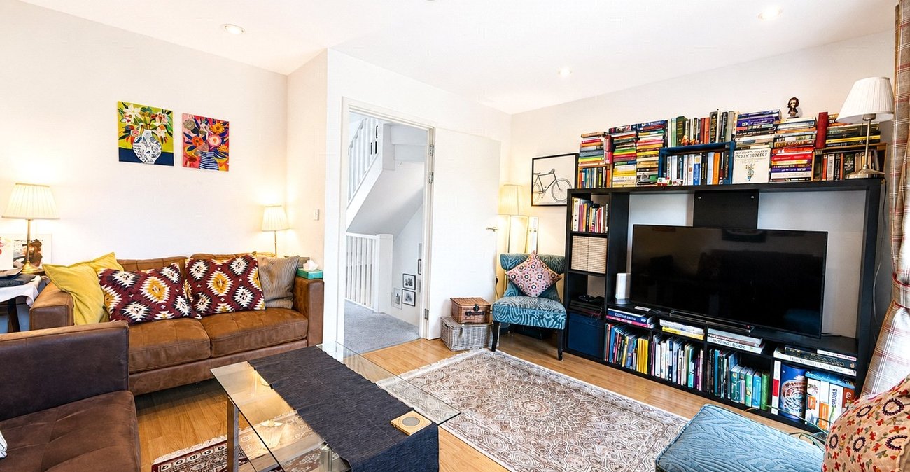 3 bedroom house for sale in London | Robinson Jackson