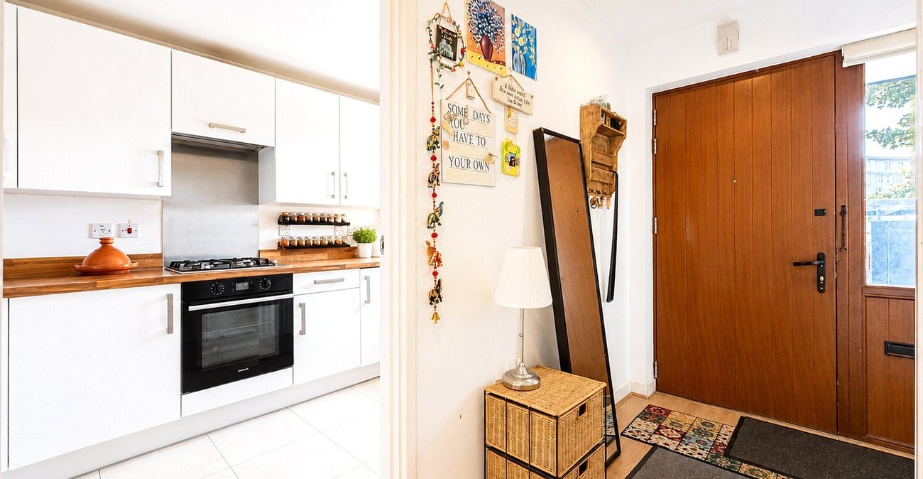 3 bedroom house for sale in London | Robinson Jackson