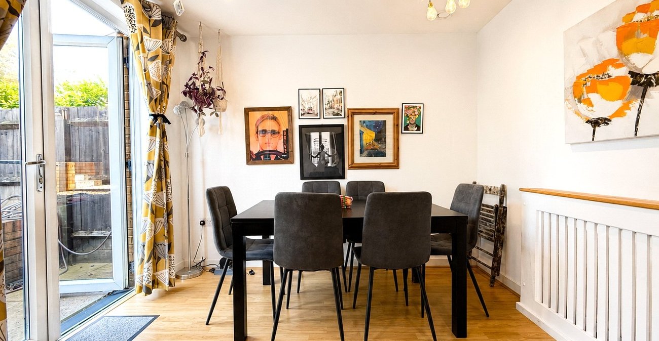 3 bedroom house for sale in London | Robinson Jackson