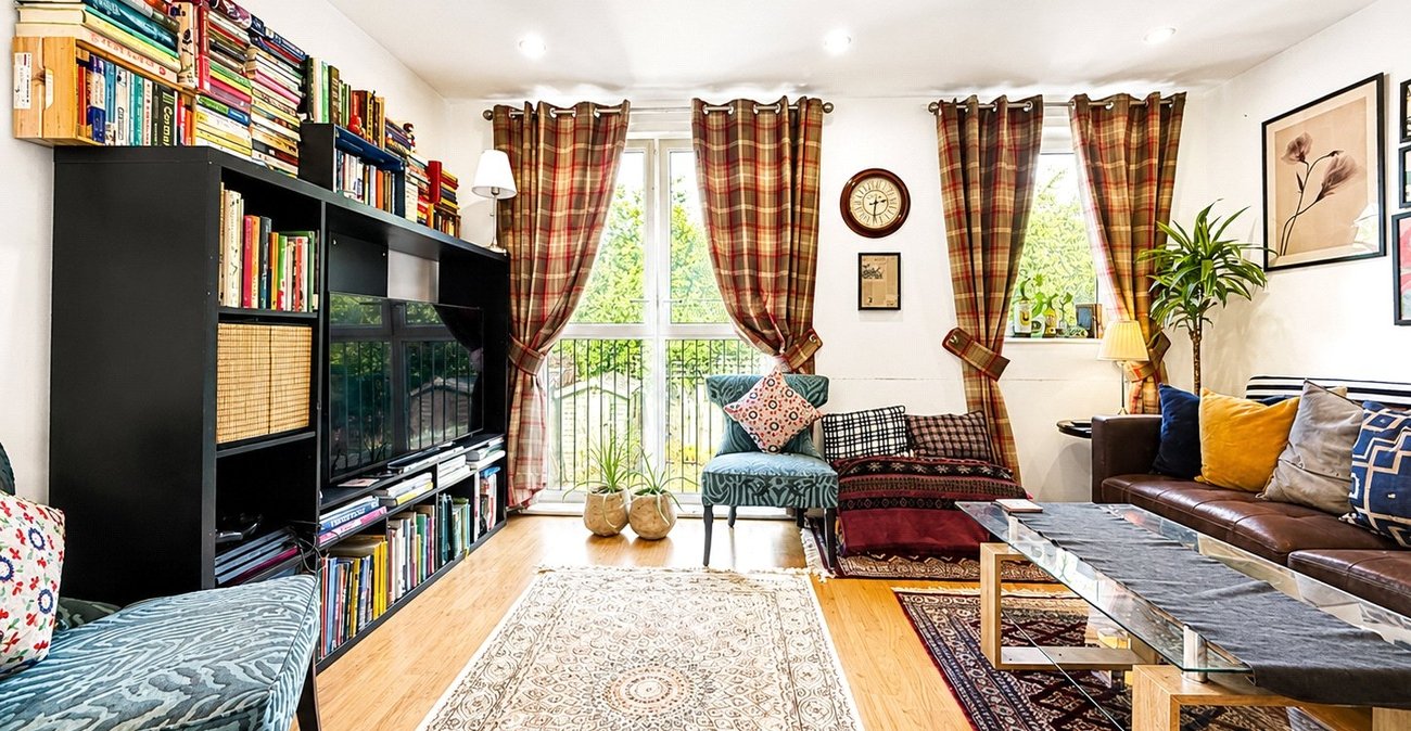 3 bedroom house for sale in London | Robinson Jackson
