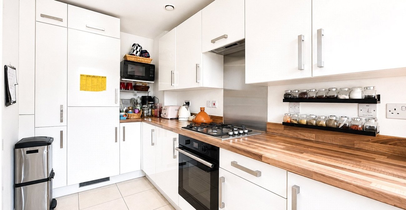 3 bedroom house for sale in London | Robinson Jackson