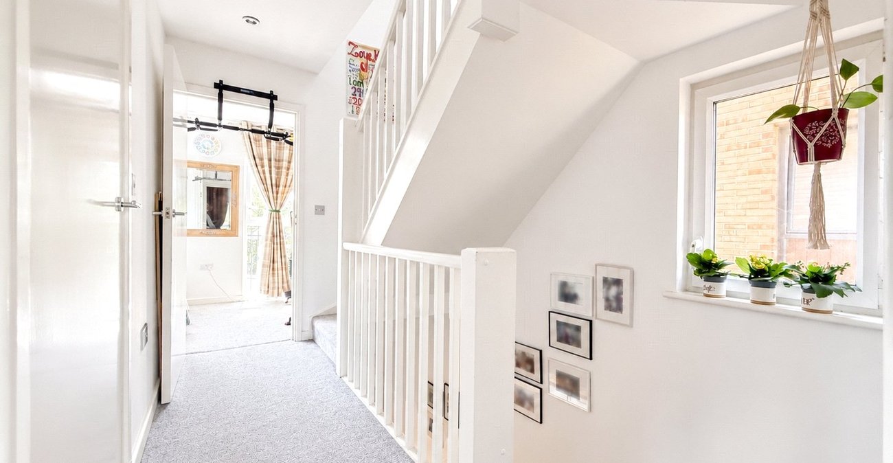 3 bedroom house for sale in London | Robinson Jackson