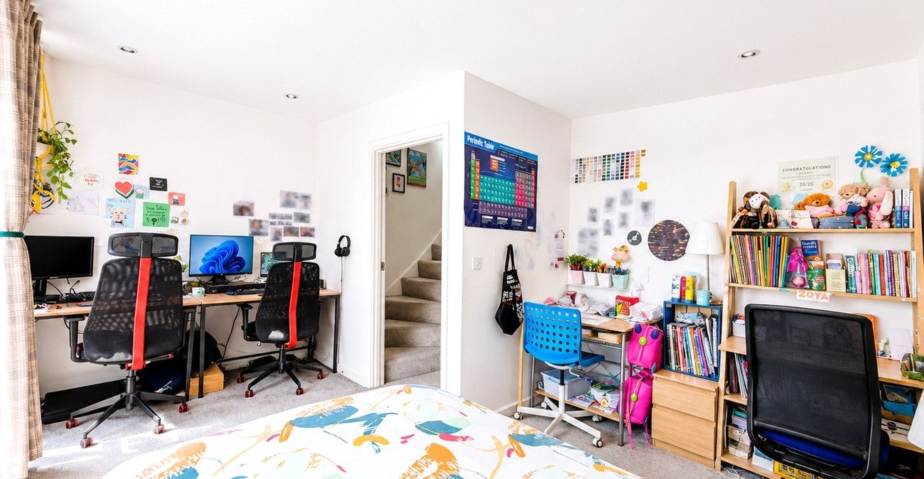 3 bedroom house for sale in London | Robinson Jackson