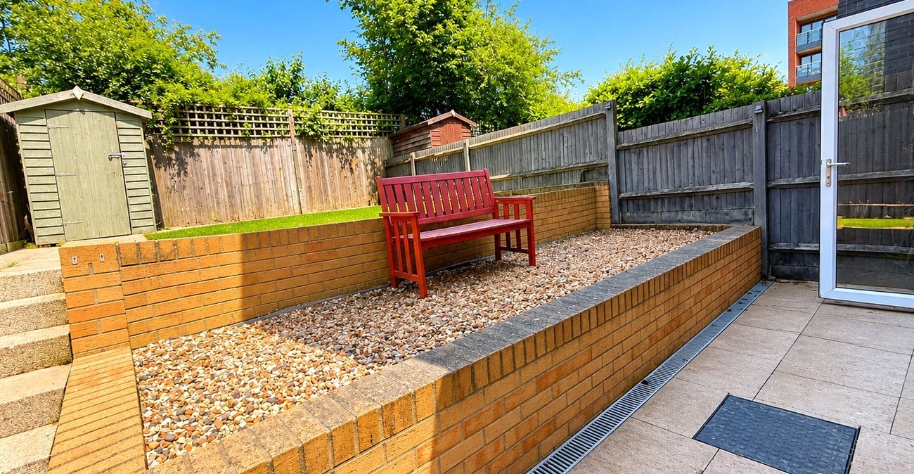 3 bedroom house for sale in London | Robinson Jackson
