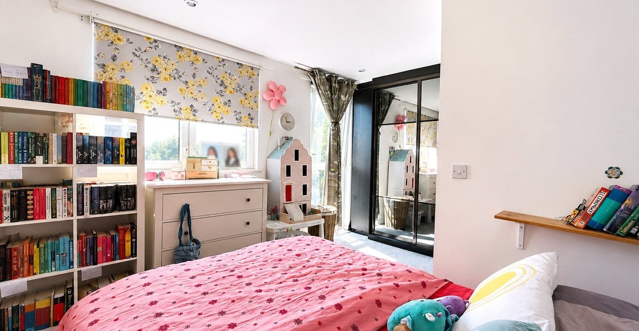 3 bedroom house for sale in London | Robinson Jackson