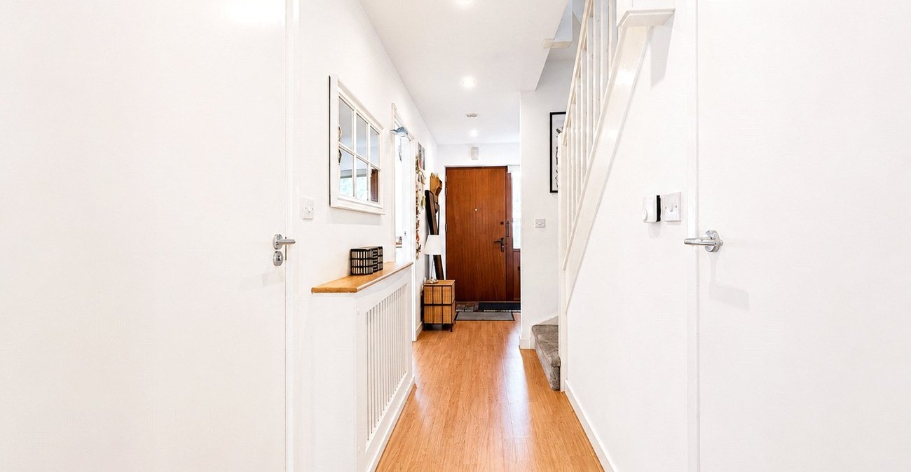 3 bedroom house for sale in London | Robinson Jackson
