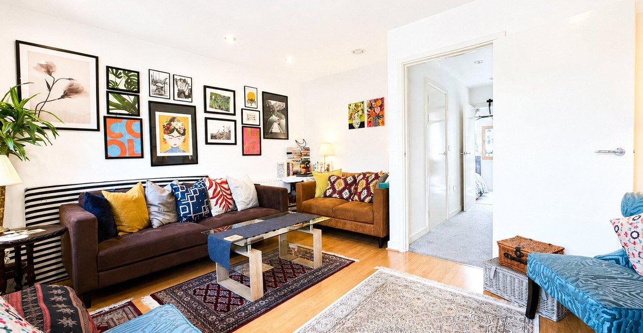 3 bedroom house for sale in London | Robinson Jackson