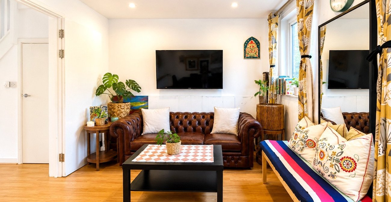 3 bedroom house for sale in London | Robinson Jackson
