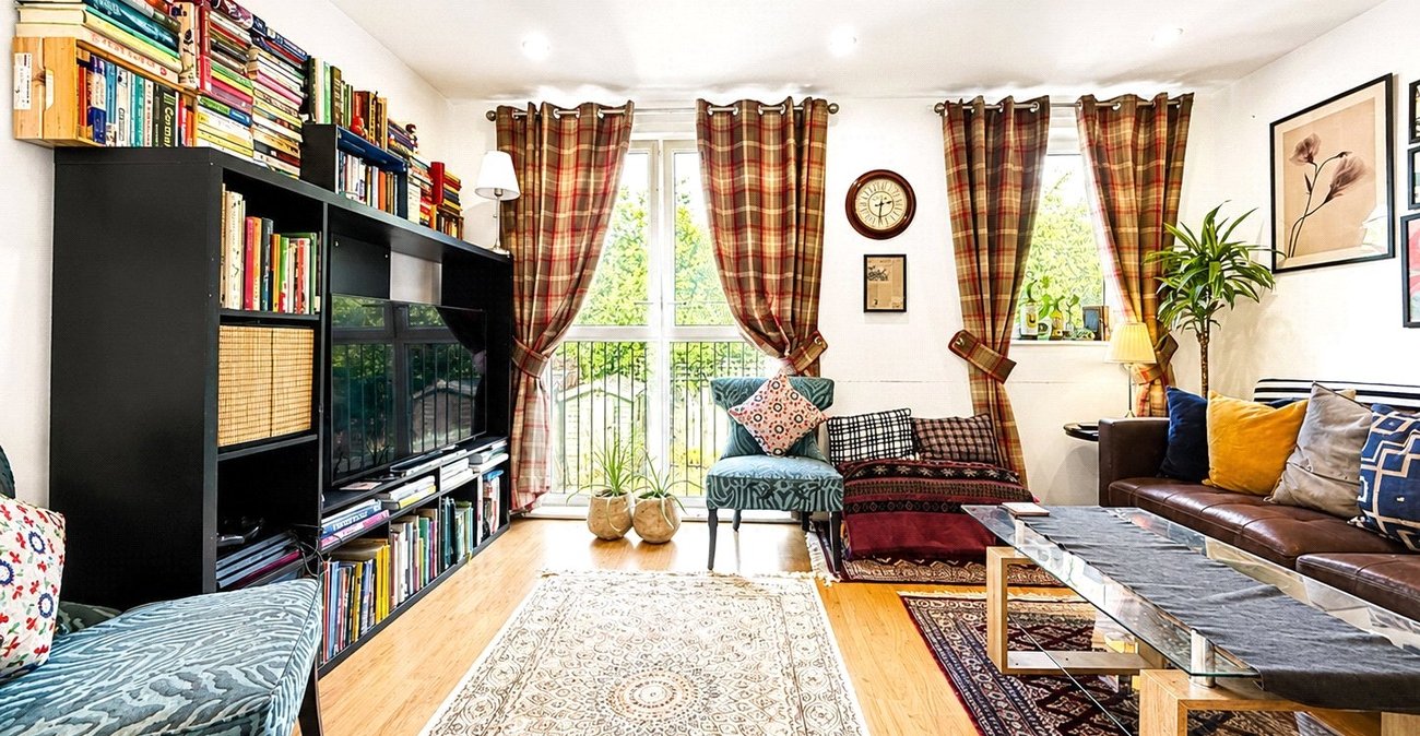 3 bedroom house for sale in London | Robinson Jackson