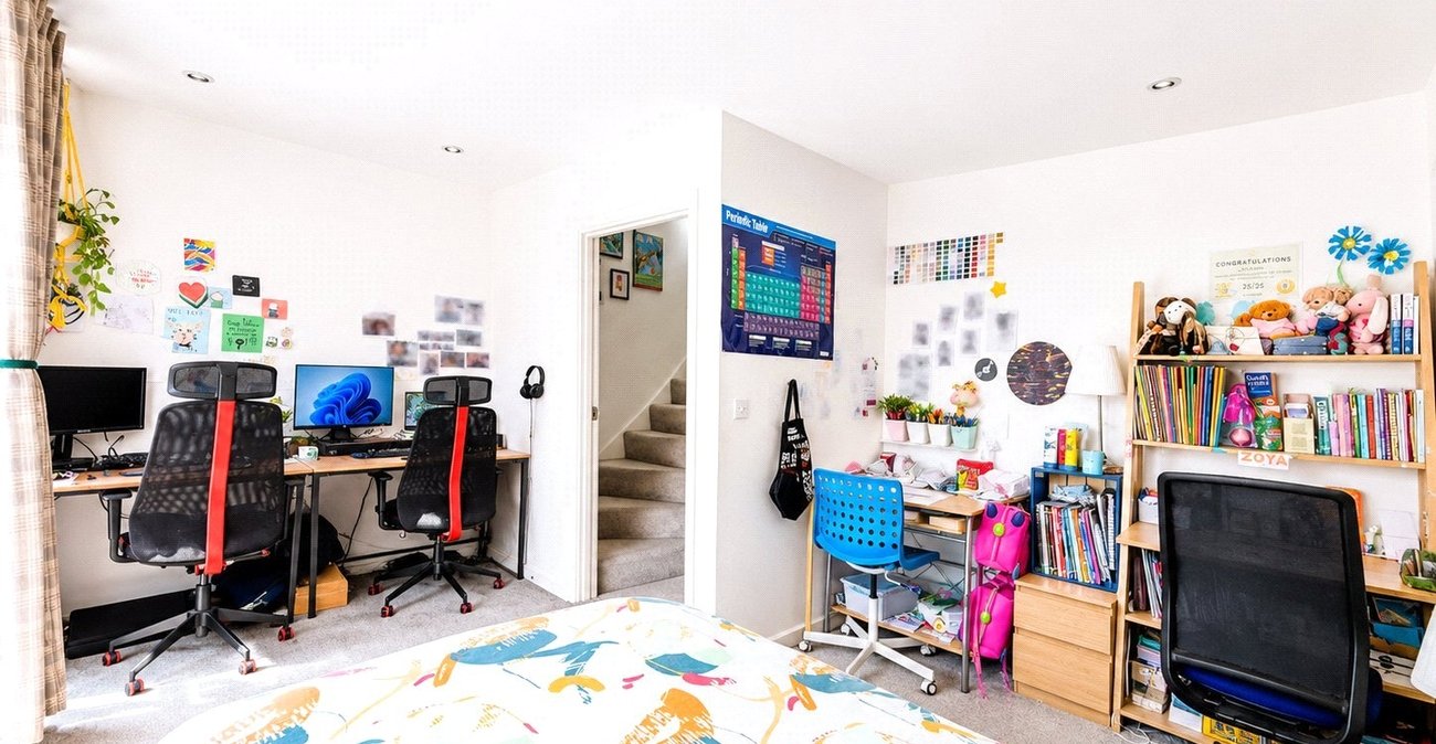 3 bedroom house for sale in London | Robinson Jackson