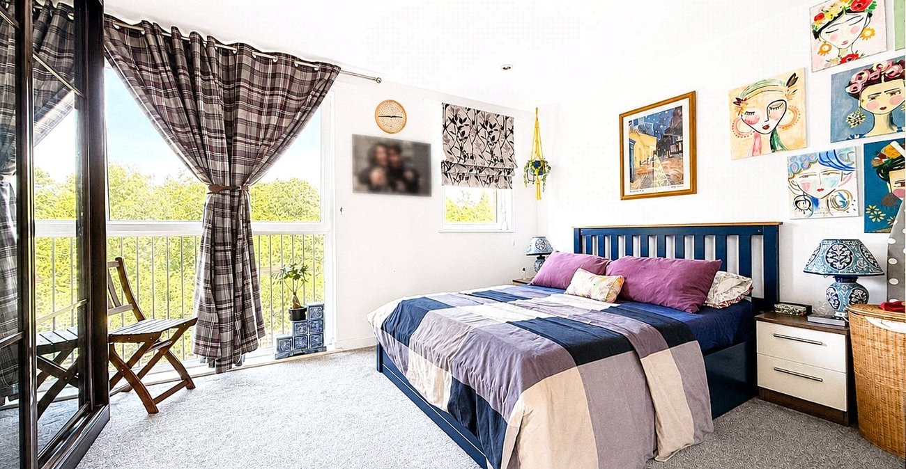 3 bedroom house for sale in London | Robinson Jackson