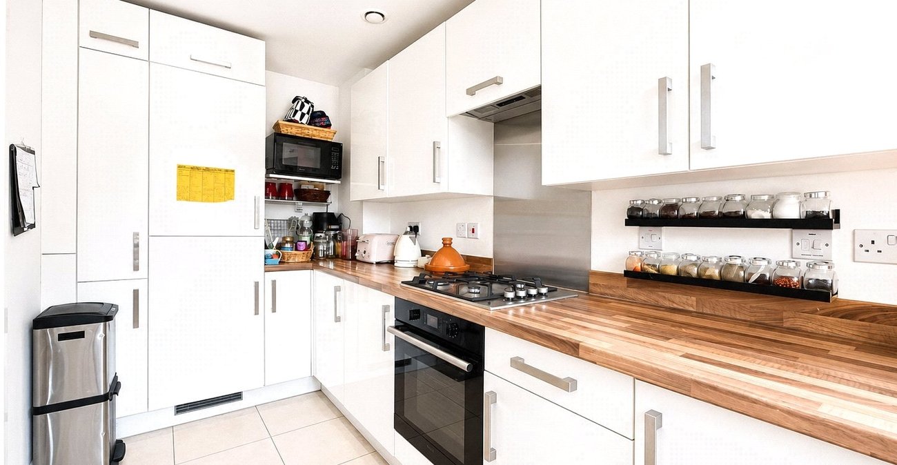 3 bedroom house for sale in London | Robinson Jackson