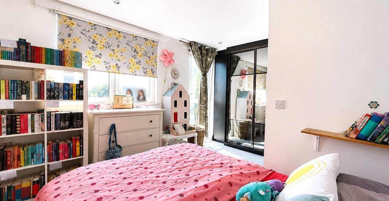 3 bedroom house for sale in London | Robinson Jackson