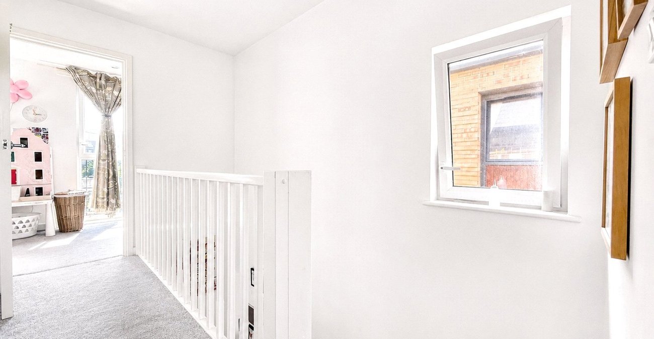 3 bedroom house for sale in London | Robinson Jackson