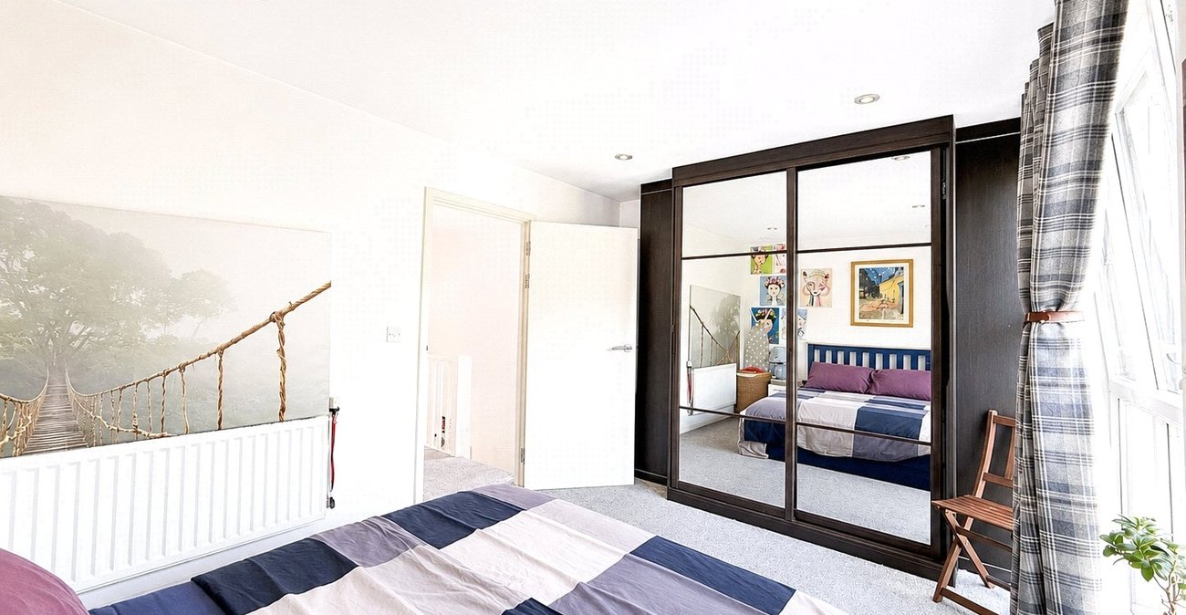 3 bedroom house for sale in London | Robinson Jackson