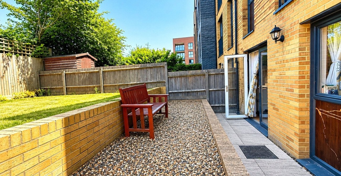3 bedroom house for sale in London | Robinson Jackson