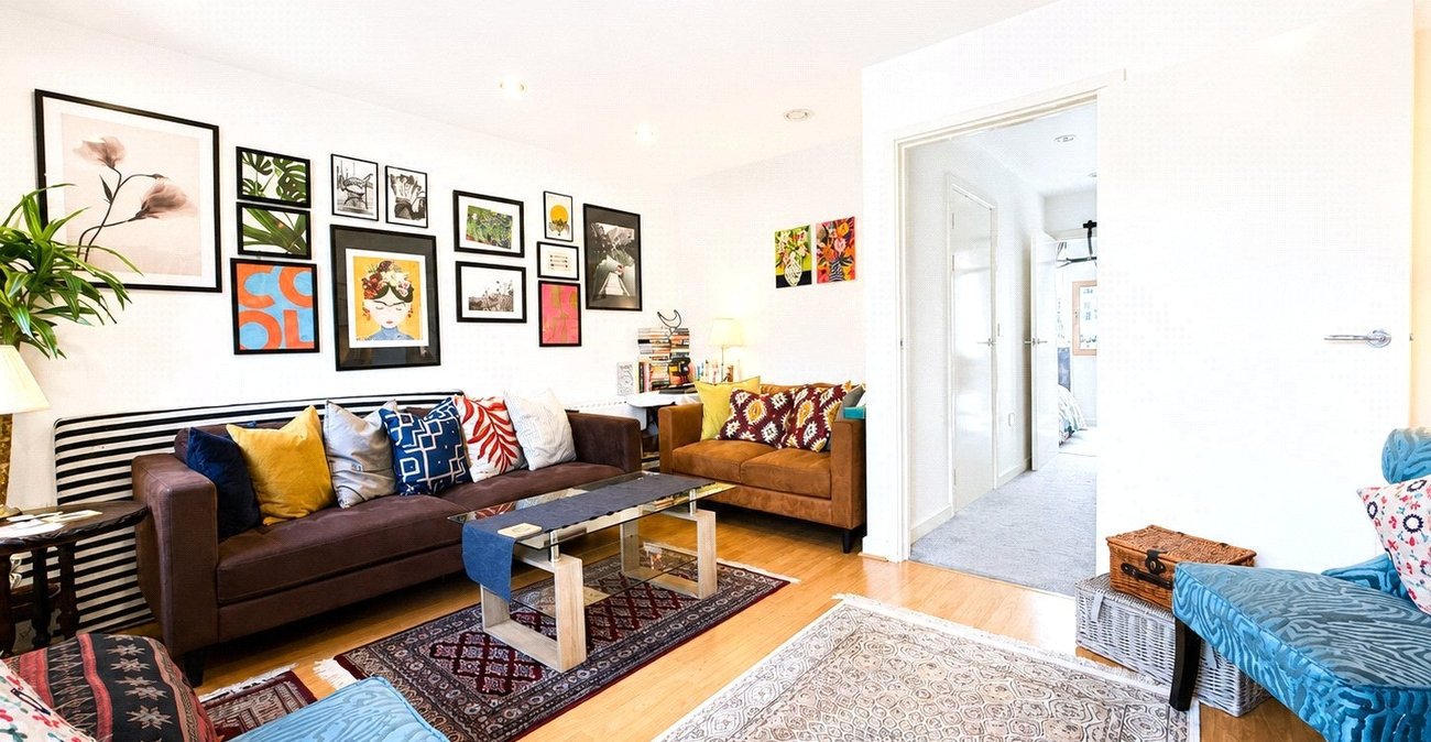 3 bedroom house for sale in London | Robinson Jackson