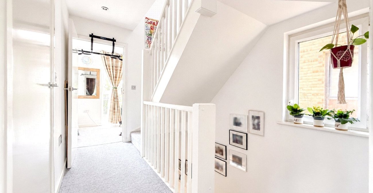 3 bedroom house for sale in London | Robinson Jackson