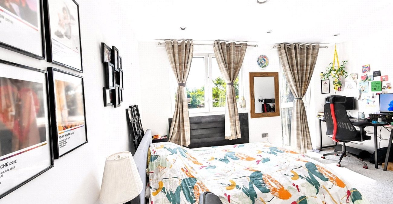 3 bedroom house for sale in London | Robinson Jackson