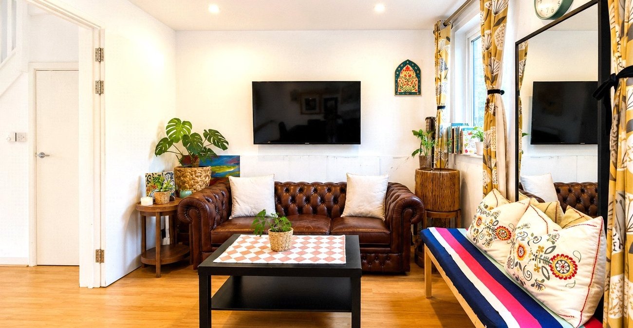 3 bedroom house for sale in London | Robinson Jackson