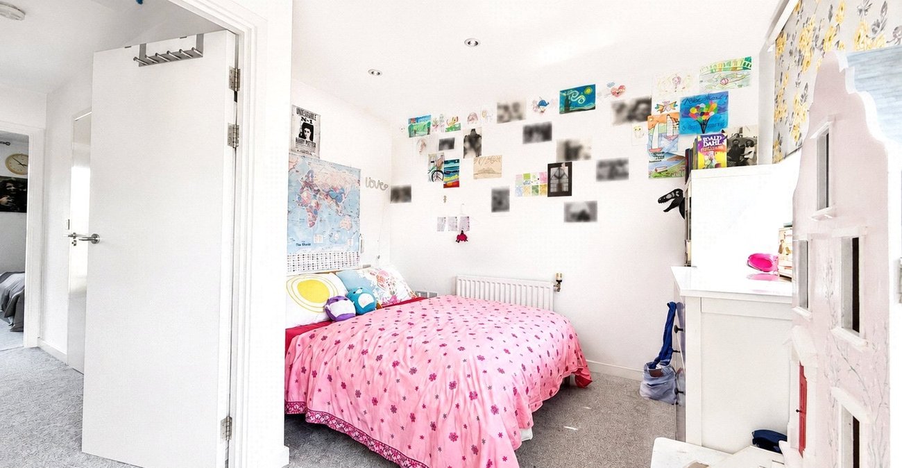3 bedroom house for sale in London | Robinson Jackson