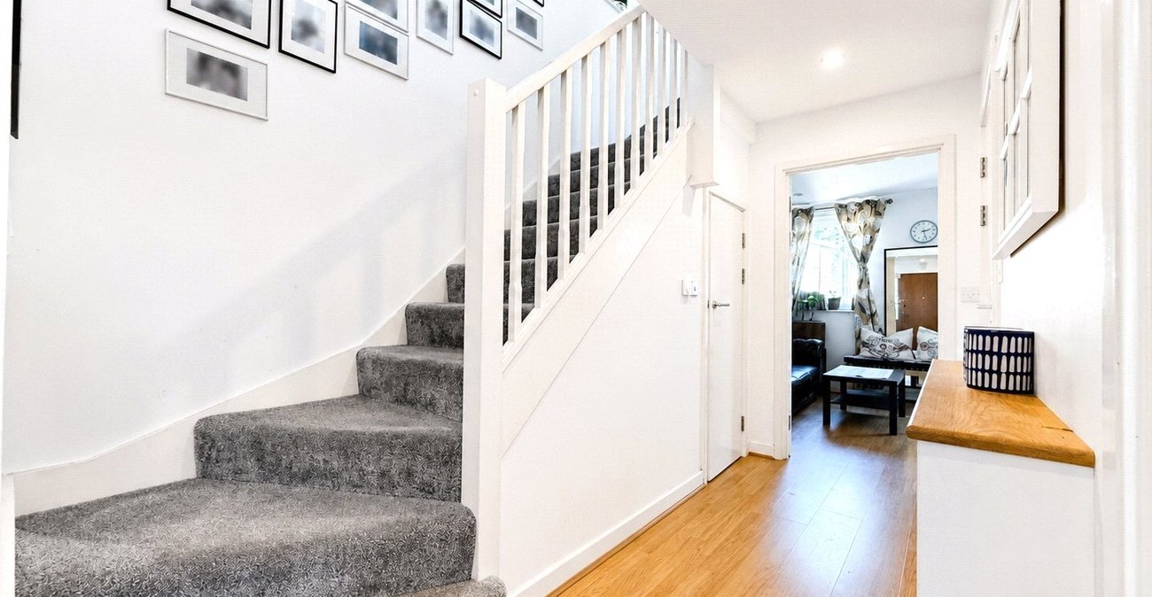 3 bedroom house for sale in London | Robinson Jackson