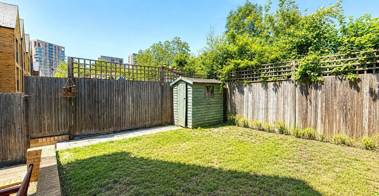 3 bedroom house for sale in London | Robinson Jackson