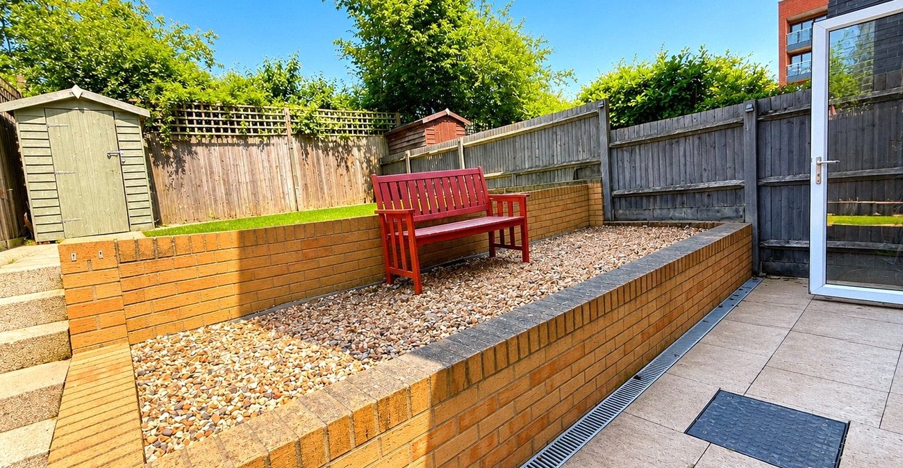 3 bedroom house for sale in London | Robinson Jackson
