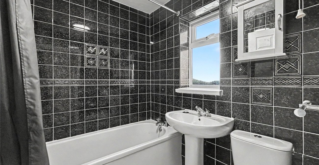 2 bedroom house for sale in Rainham | Robinson Michael & Jackson