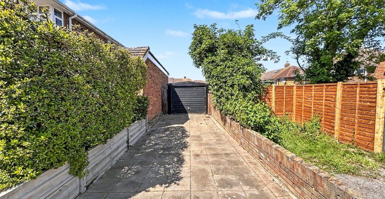 2 bedroom house for sale in Rainham | Robinson Michael & Jackson