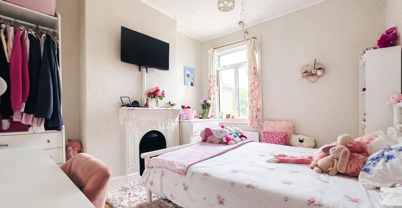 3 bedroom house for sale in London | Robinson Jackson