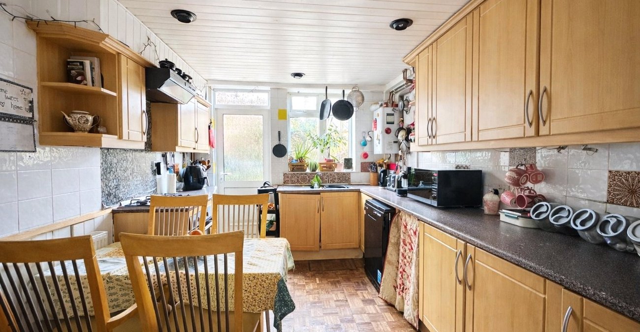 3 bedroom house for sale in London | Robinson Jackson