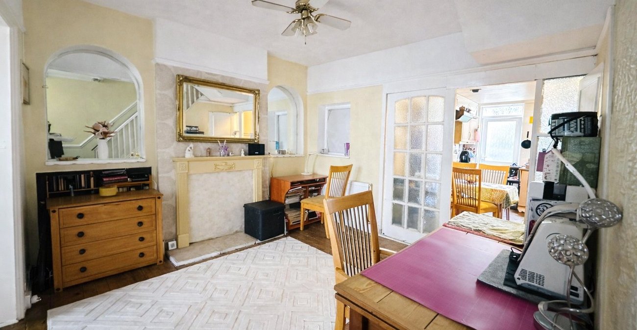 3 bedroom house for sale in London | Robinson Jackson