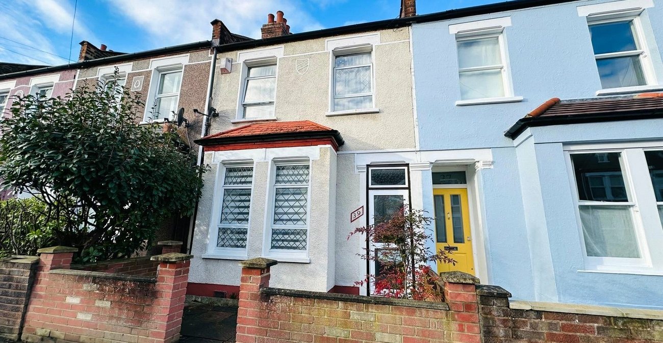 3 bedroom house for sale in London | Robinson Jackson