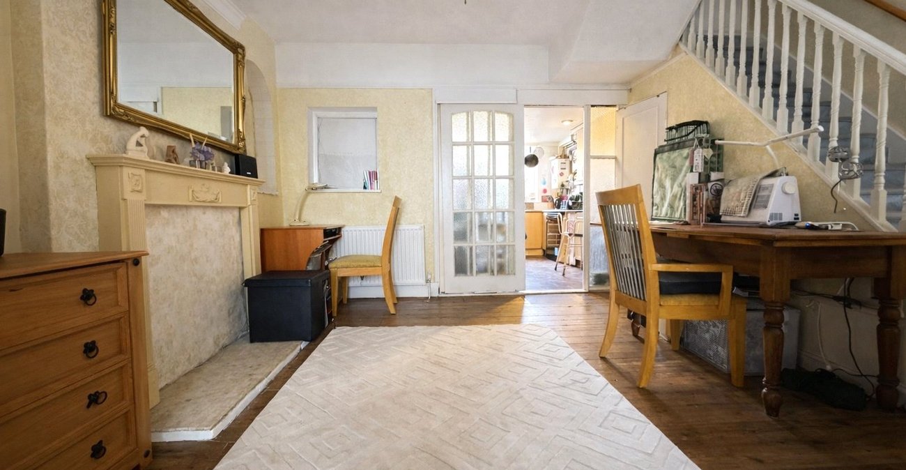 3 bedroom house for sale in London | Robinson Jackson