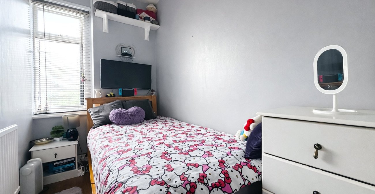 3 bedroom house for sale in London | Robinson Jackson