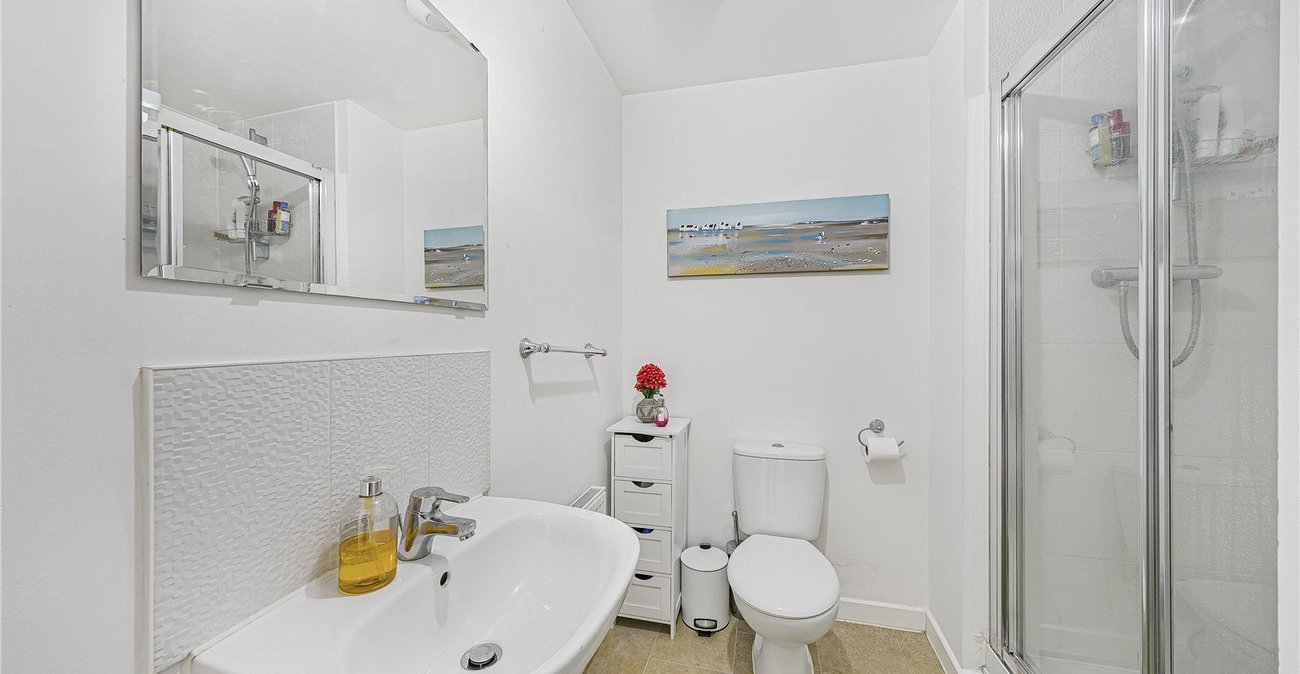 4 bedroom house for sale in Dartford | Robinson Jackson
