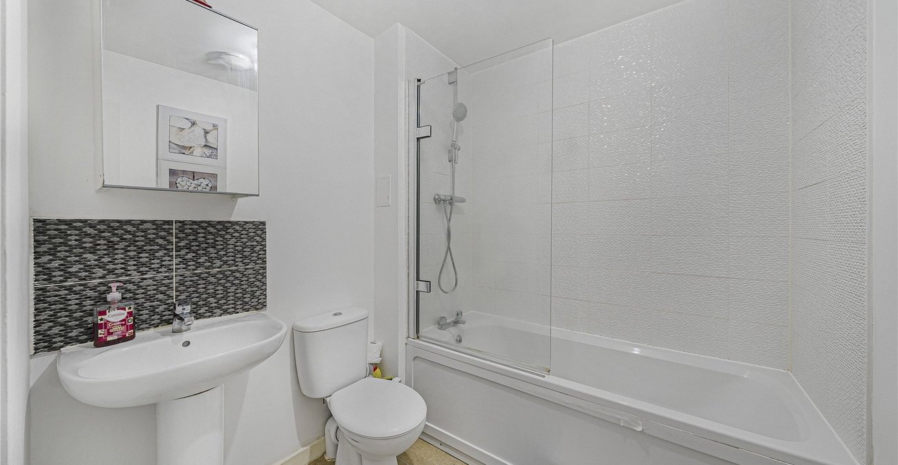 4 bedroom house for sale in Dartford | Robinson Jackson